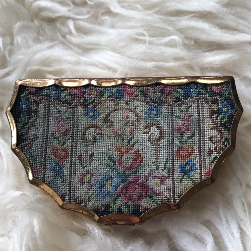 Vintage Petitpoint Tapestry Bag & Compact - Picture 6 of 17